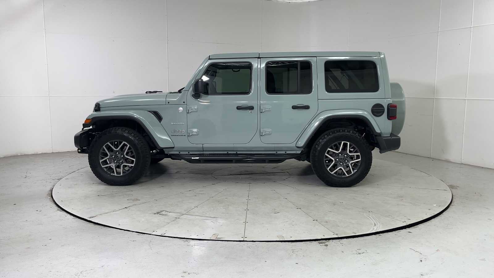 Used 2024 Jeep Wrangler Sahara w/ Technology Group image 4