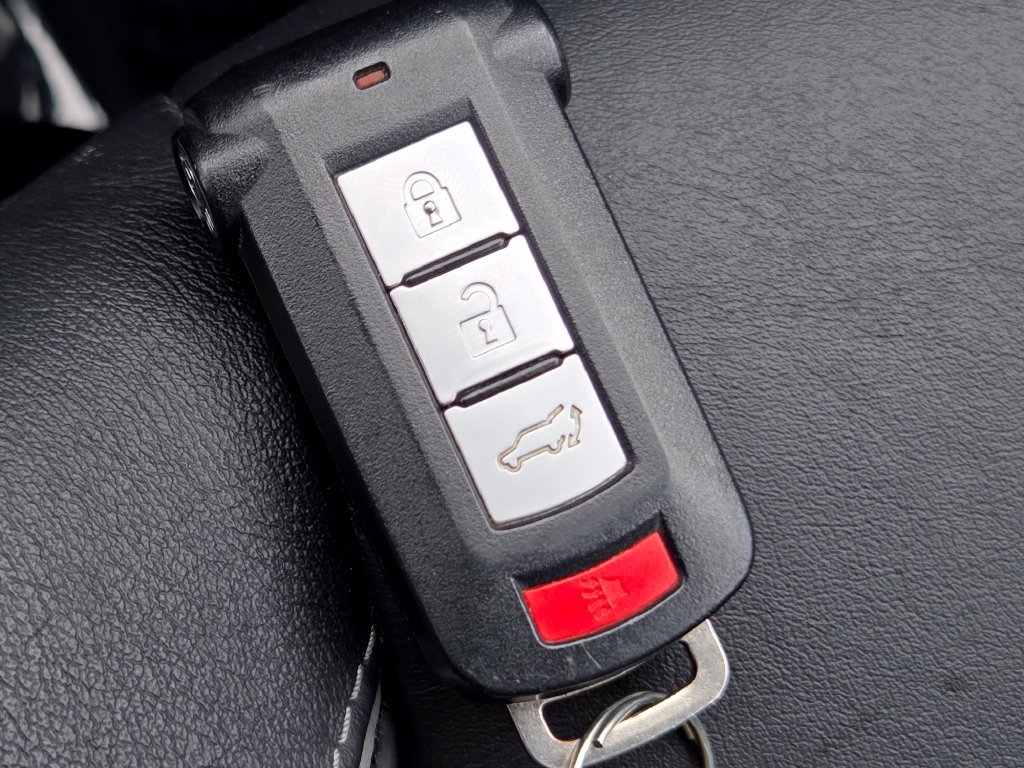 Used 2018 Mitsubishi Outlander 4WD Plug-In Hybrid image 45