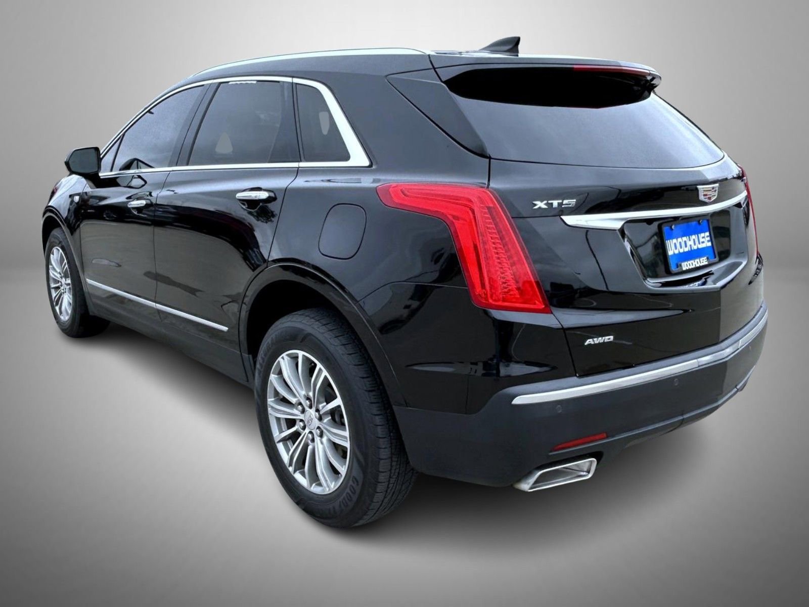 Used 2017 Cadillac XT5 Luxury w/ Driver Awareness Package image 7