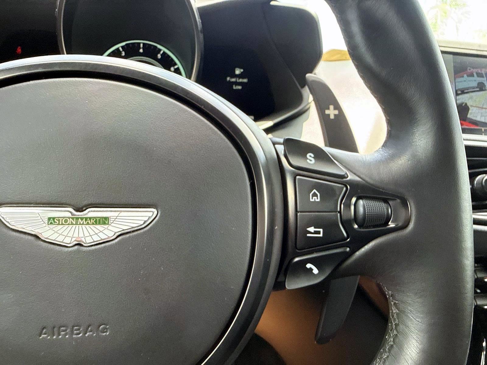 Used 2022 Aston Martin V8 Vantage Roadster RWD image 31