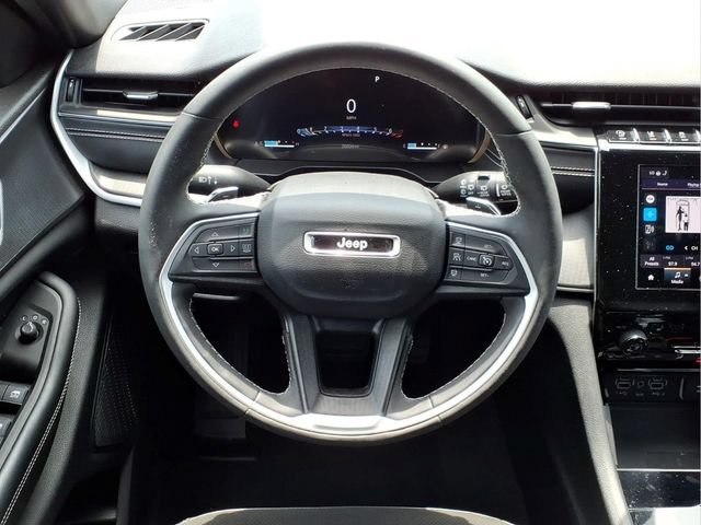 Used 2023 Jeep Grand Cherokee Altitude AWD/4WD image 13
