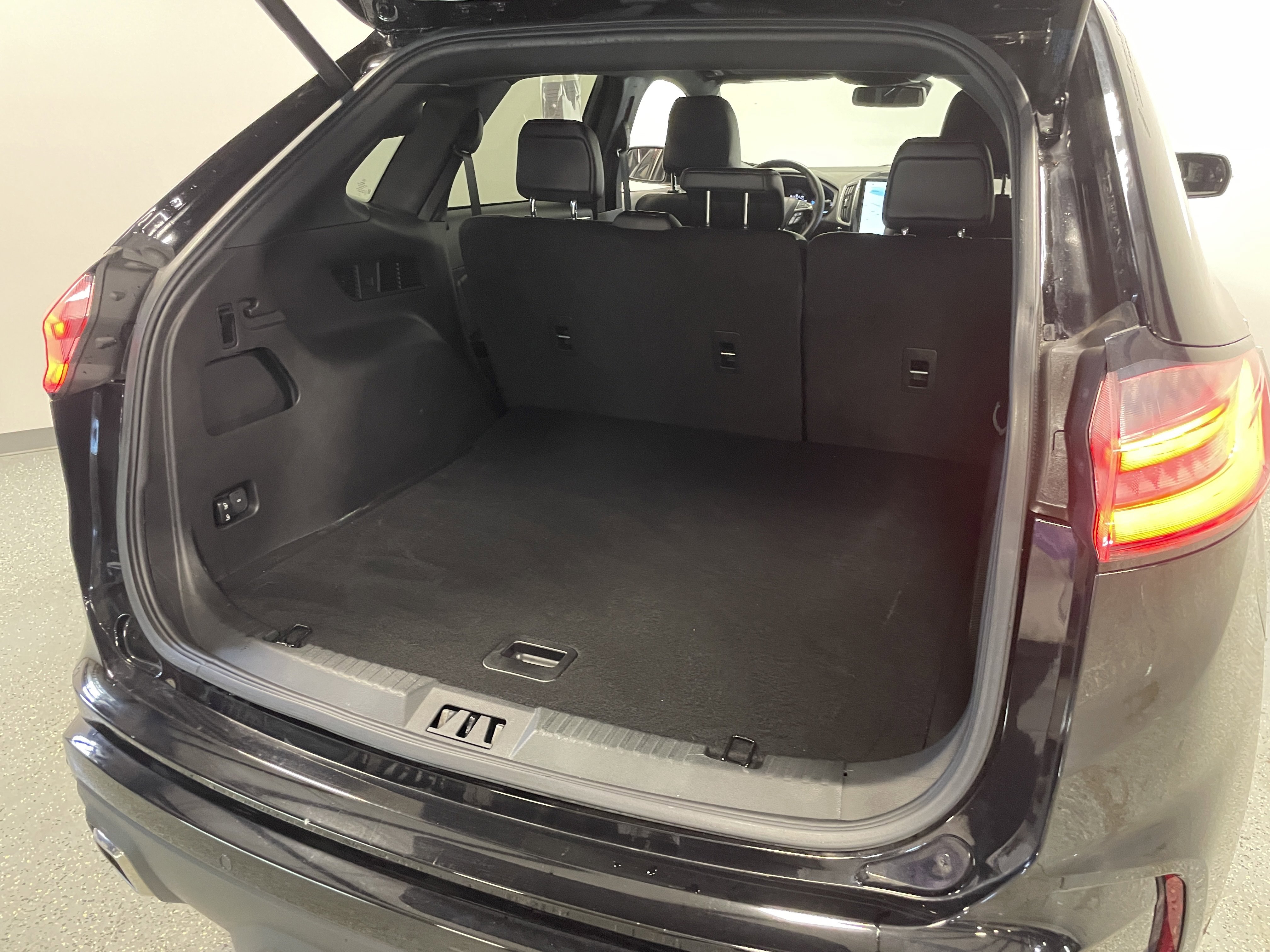 Used 2024 Ford Edge ST w/ Equipment Group 401A image 30