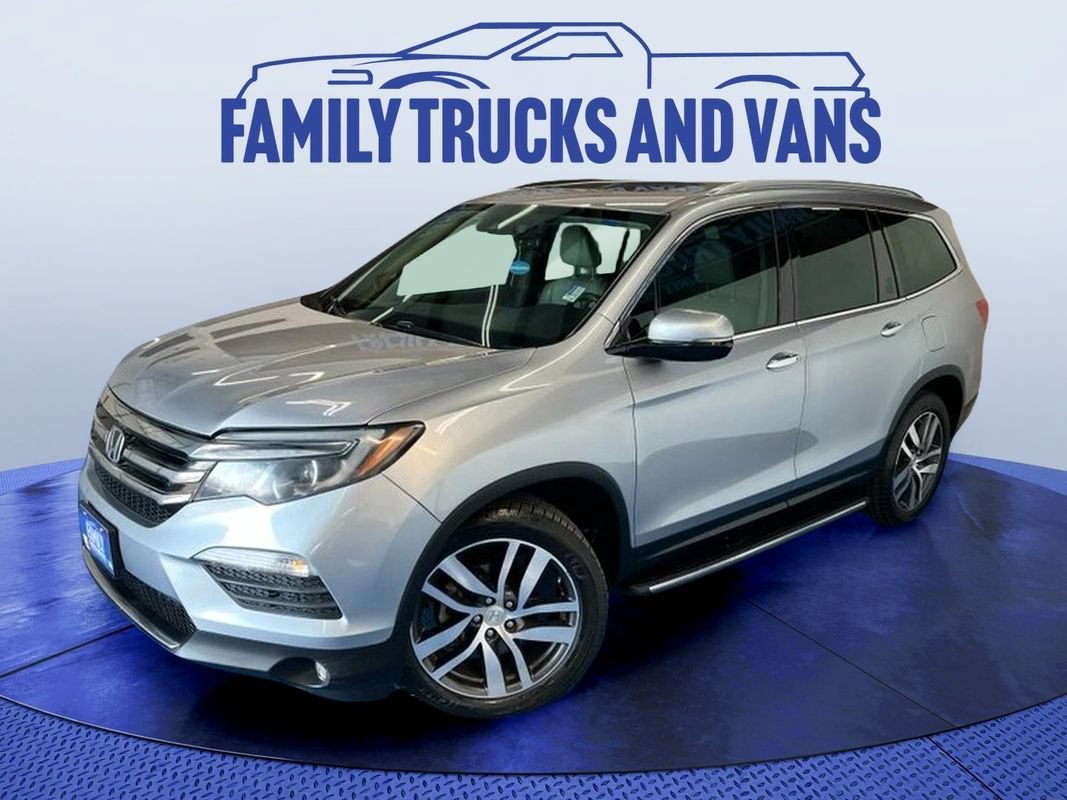 Used 2017 Honda Pilot Touring image 1
