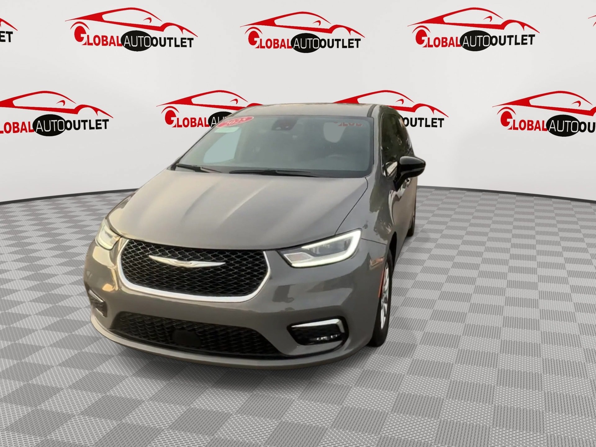 Used 2025 Chrysler Pacifica Select FWD image 4