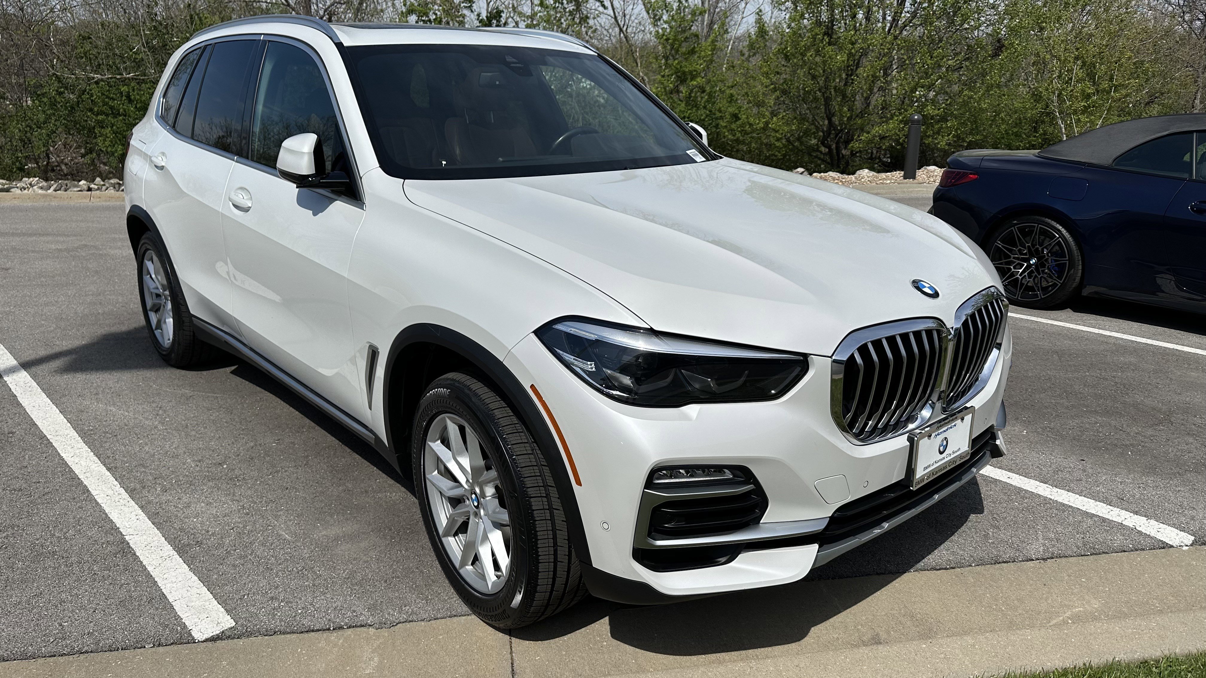 Used 2019 BMW X5 xDrive40i w/ Premium Package 2 AWD/4WD image 2
