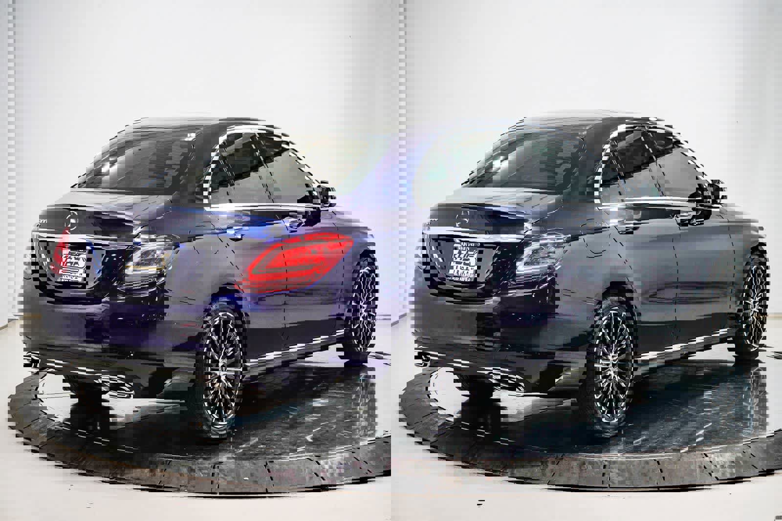 Used 2020 Mercedes-Benz C 300 Sedan image 4