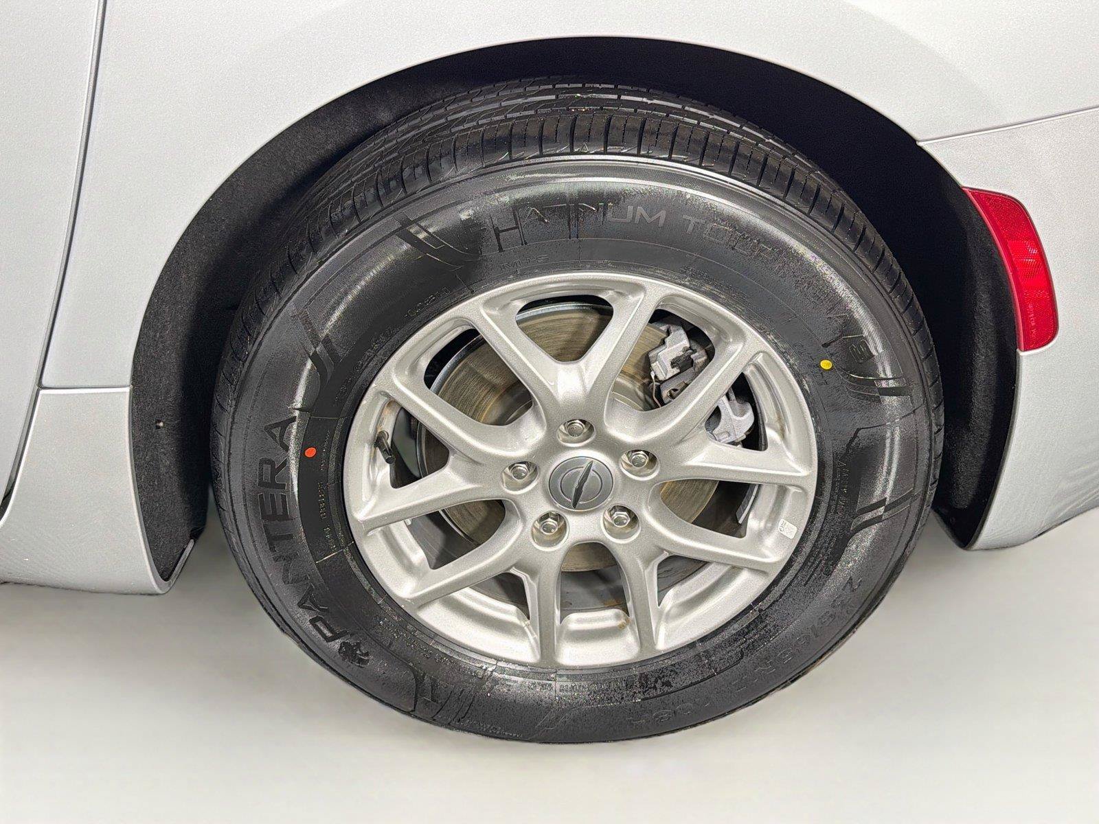 Used 2024 Chrysler Pacifica Touring-L FWD image 35