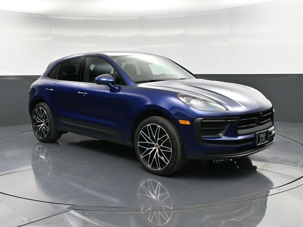 Certified 2025 Porsche Macan image 10