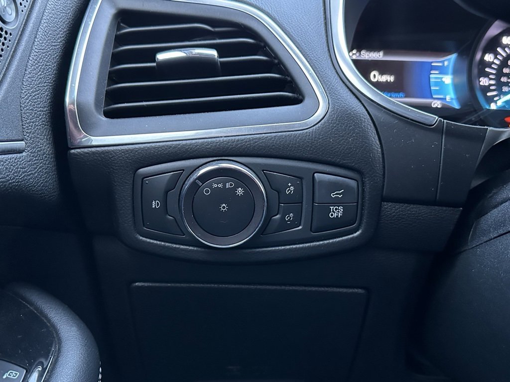 Used 2020 Ford Edge Titanium image 27