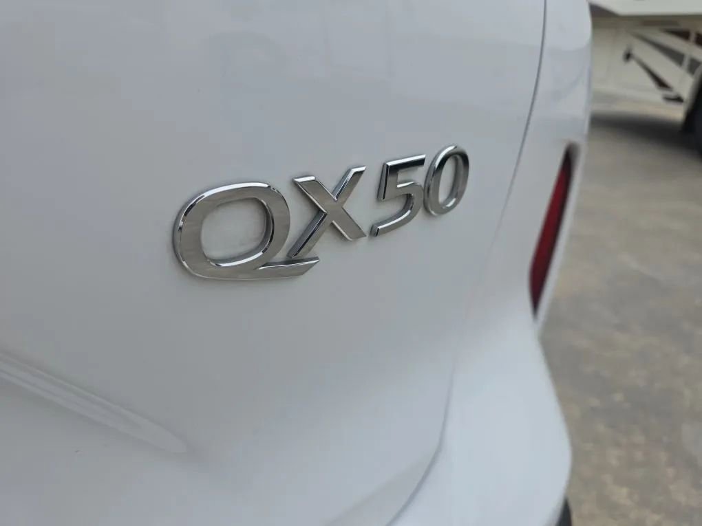 Used 2019 INFINITI QX50 Luxe FWD image 11