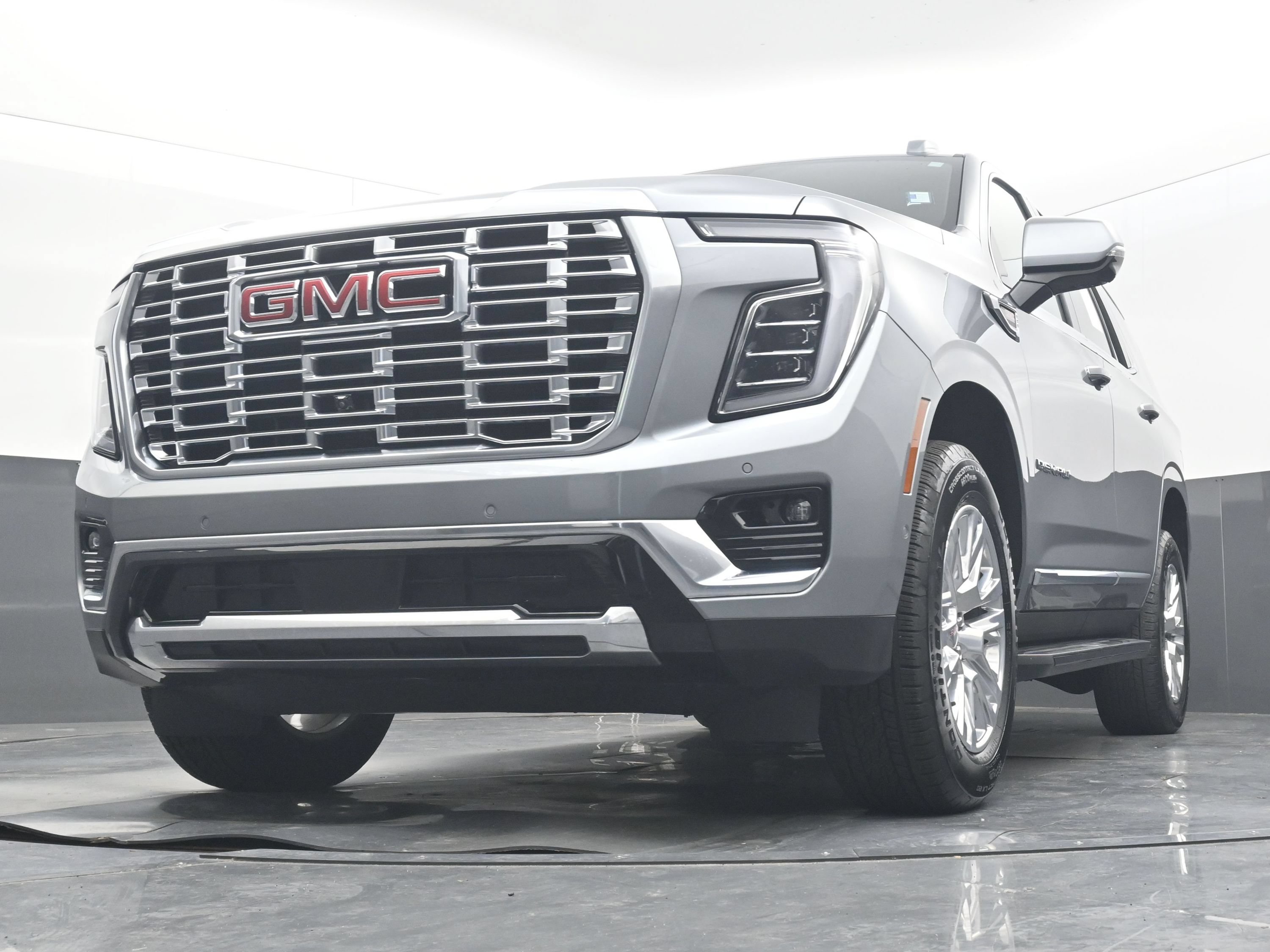 Used 2025 GMC Yukon Denali RWD image 31