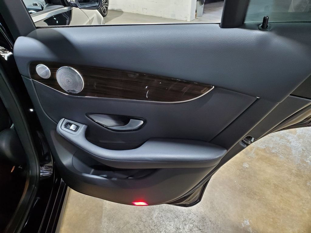 Used 2017 Mercedes-Benz GLC 300 4MATIC image 24