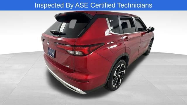 Used 2023 Mitsubishi Outlander SE image 3