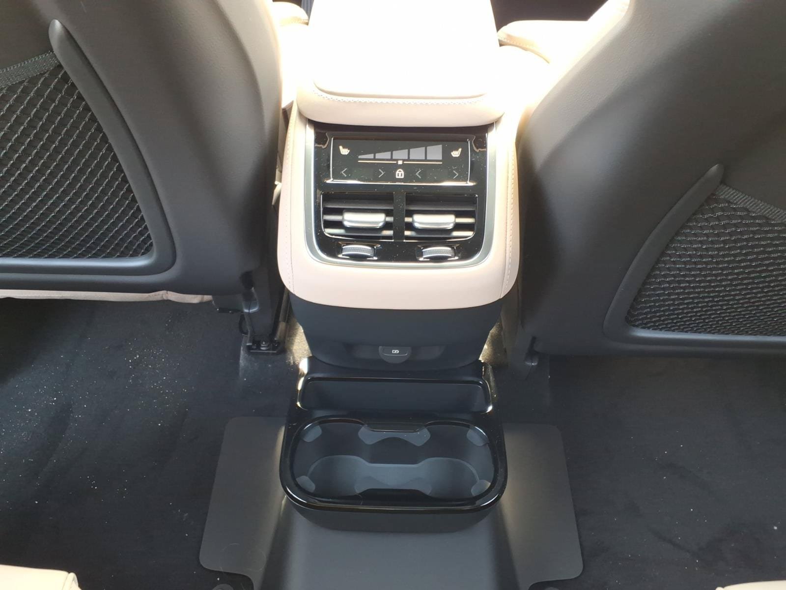New 2026 Volvo XC90 B6 Ultra w/ Protection Package Premier AWD/4WD image 9