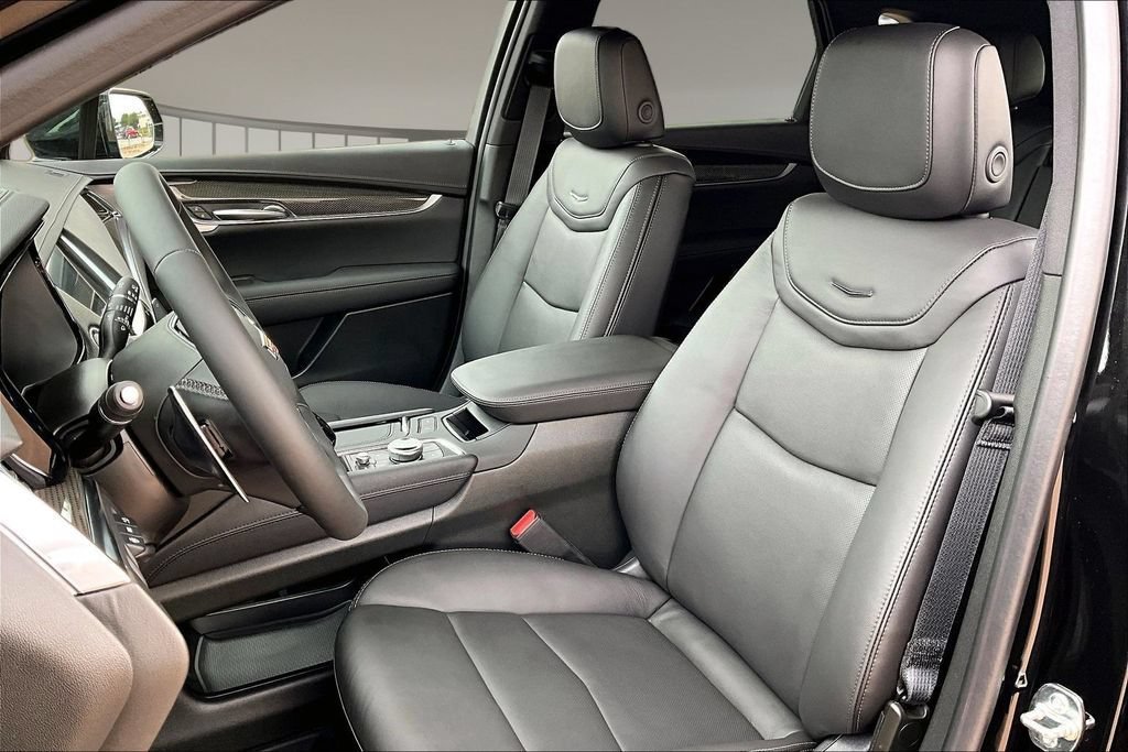 New 2026 Cadillac XT5 Sportv w/ LPO, Floor Liner Package AWD/4WD image 9