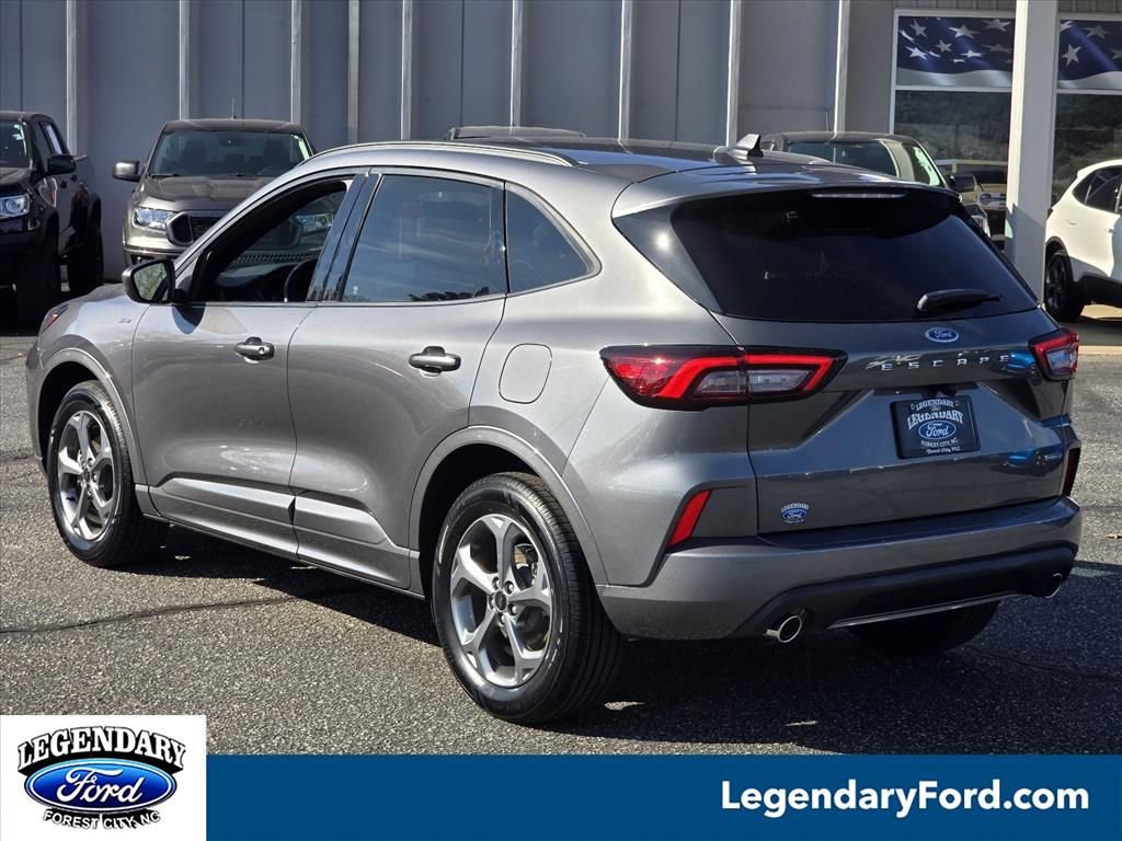 Used 2023 Ford Escape ST-Line Select AWD/4WD image 2