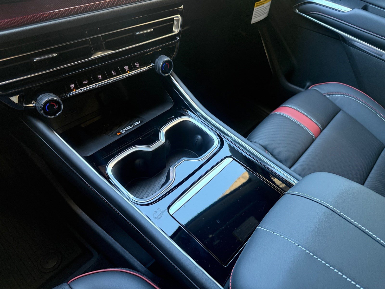 New 2027 Chevrolet Traverse RS w/ LPO, Floor Liner Package FWD image 21