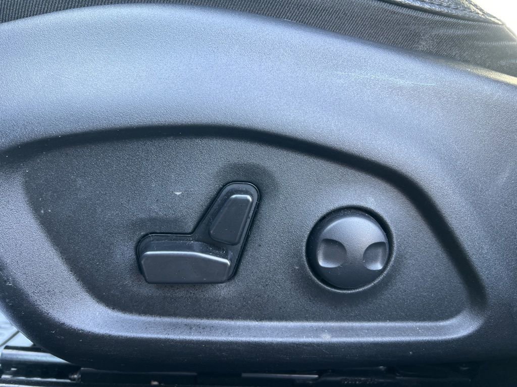 Used 2025 Jeep Compass Limited image 10