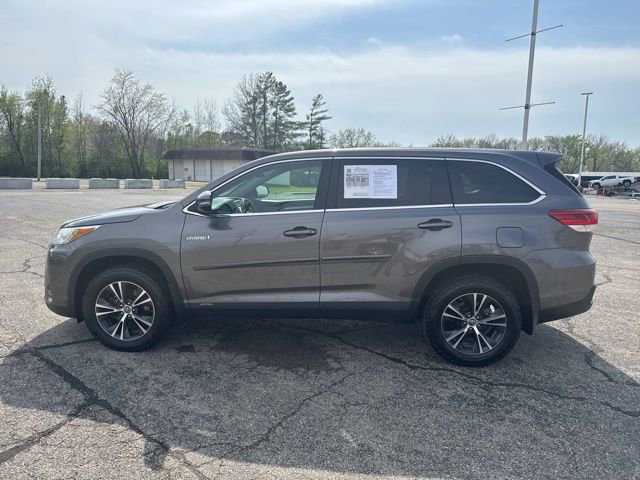 Used 2019 Toyota Highlander LE image 2