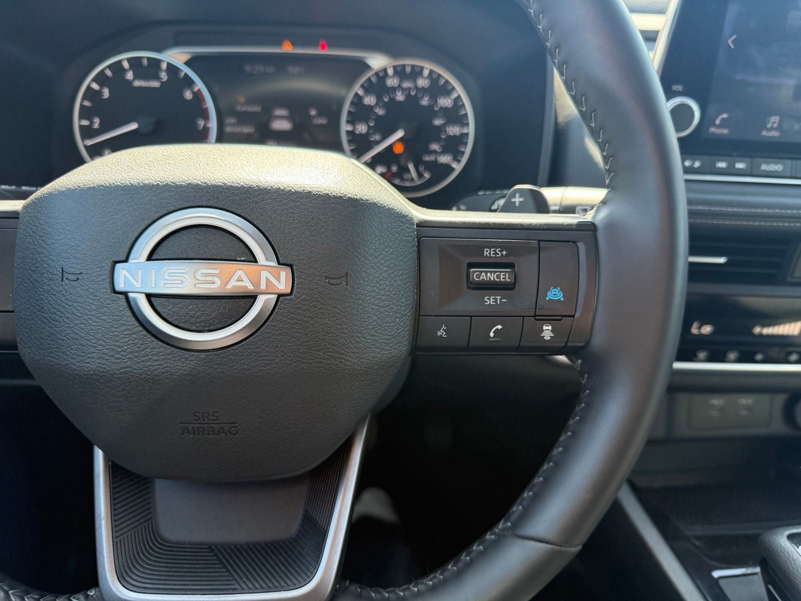 Certified 2025 Nissan Rogue SV FWD image 18