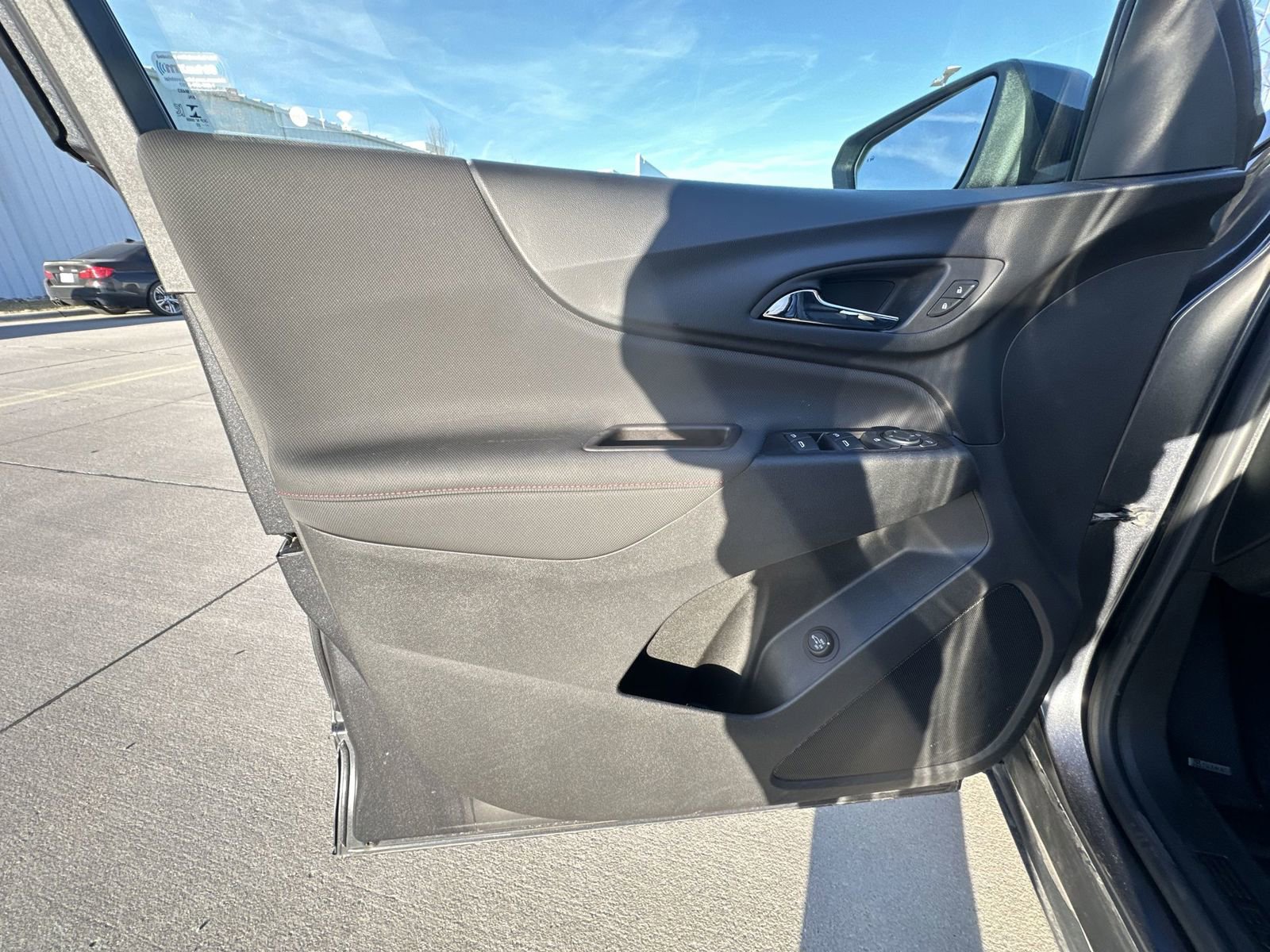 Used 2022 Chevrolet Equinox RS w/ Infotainment Package FWD image 22