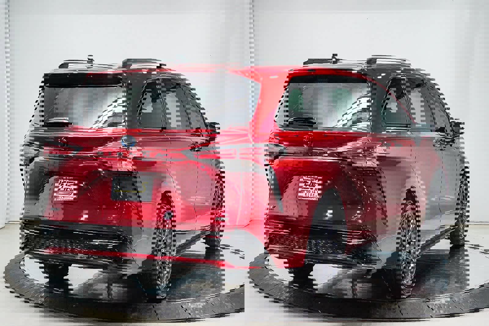 Used 2025 Toyota Sienna XSE image 4