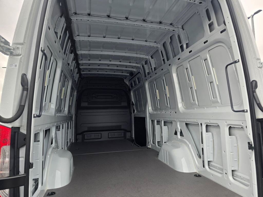 New 2025 Mercedes-Benz eSprinter 170 Cargo image 19