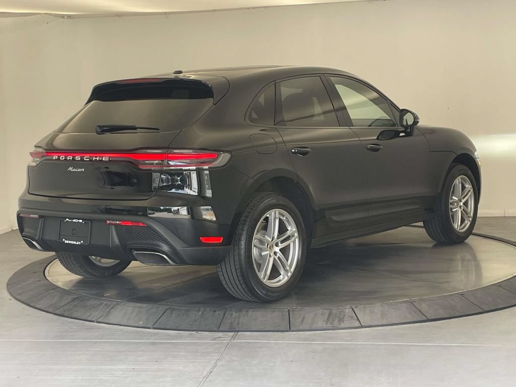 Certified 2023 Porsche Macan AWD/4WD image 7