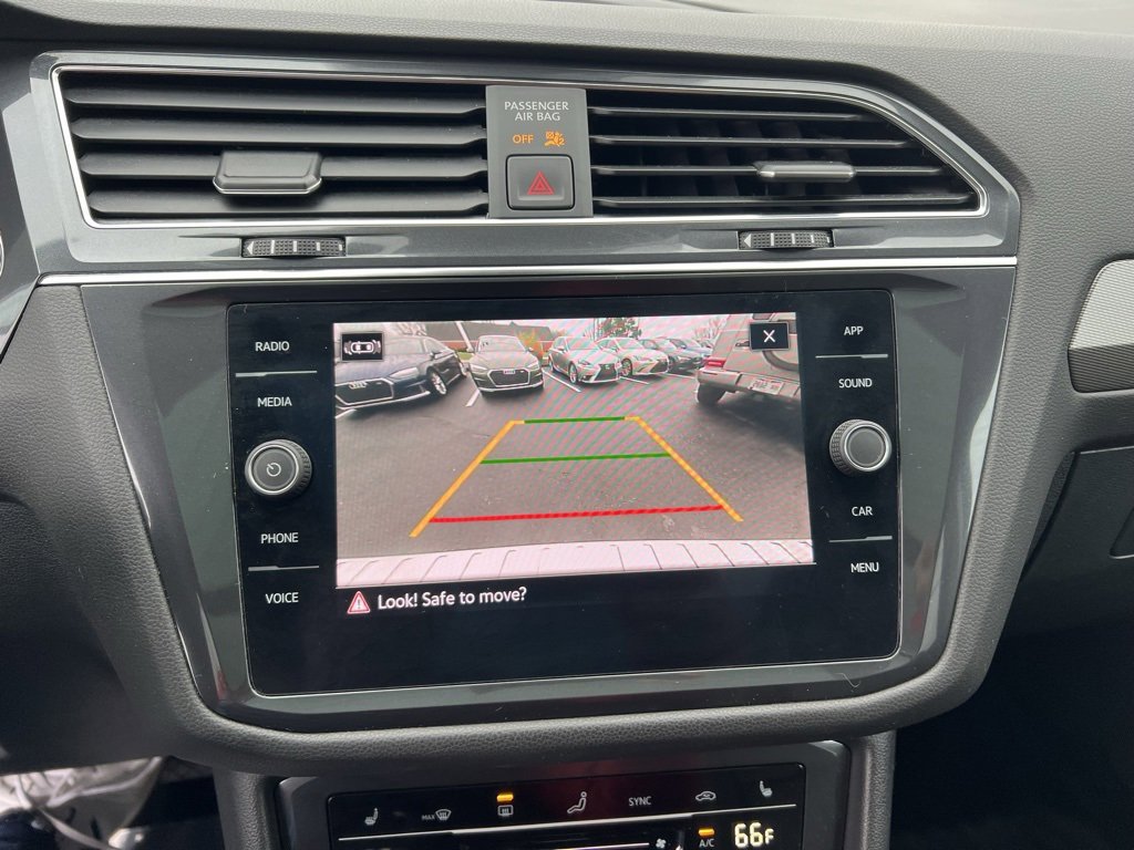 Used 2022 Volkswagen Tiguan SE w/ Panoramic Sunroof Package image 19