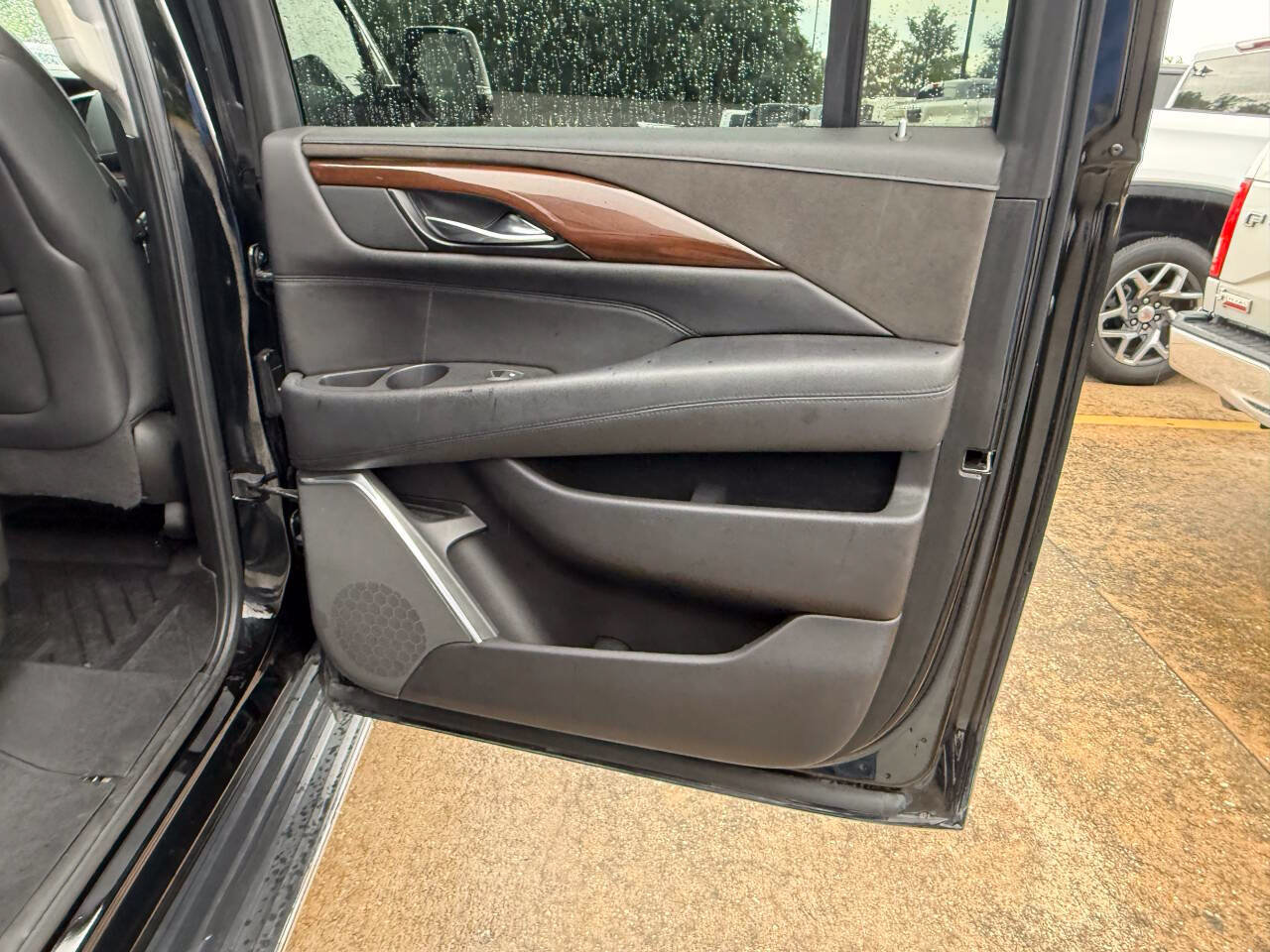 Used 2020 Cadillac Escalade ESV Luxury RWD image 18