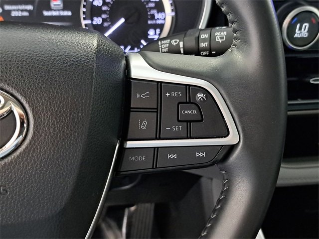 Used 2023 Toyota Highlander XLE image 25