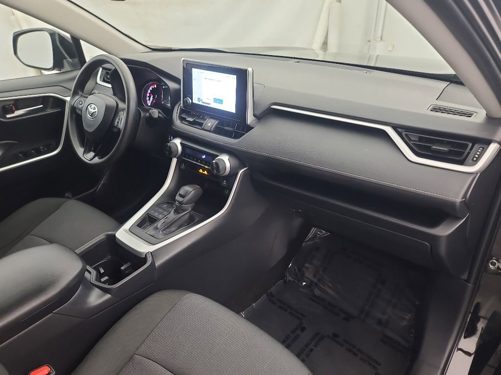 Used 2025 Toyota RAV4 XLE AWD/4WD image 15