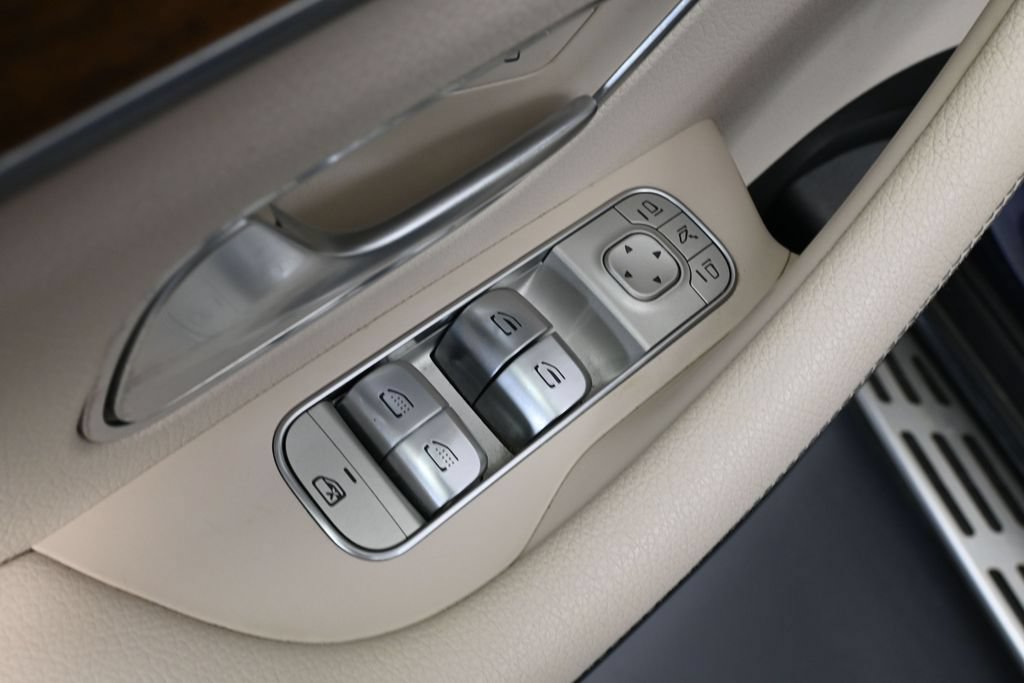 Used 2021 Mercedes-Benz GLS 450 4MATIC image 19