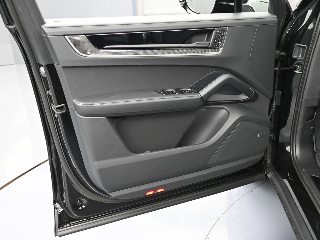 New 2026 Porsche Cayenne Turbo image 15