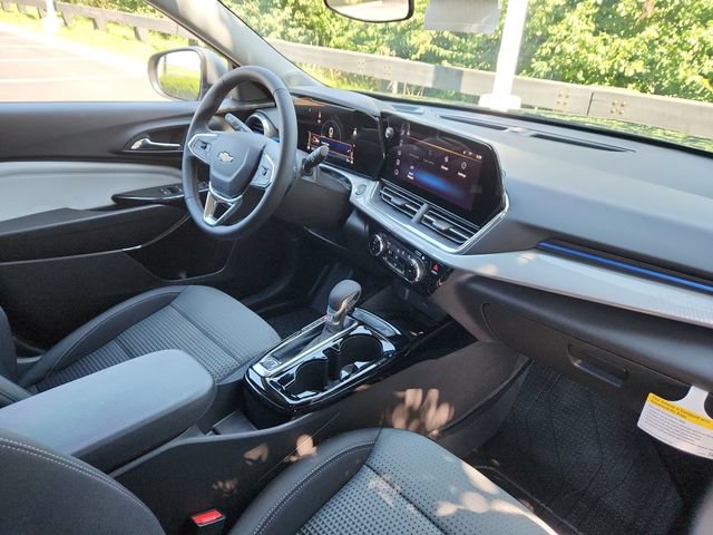 New 2026 Chevrolet Trax LT w/ Sunroof Package FWD image 19
