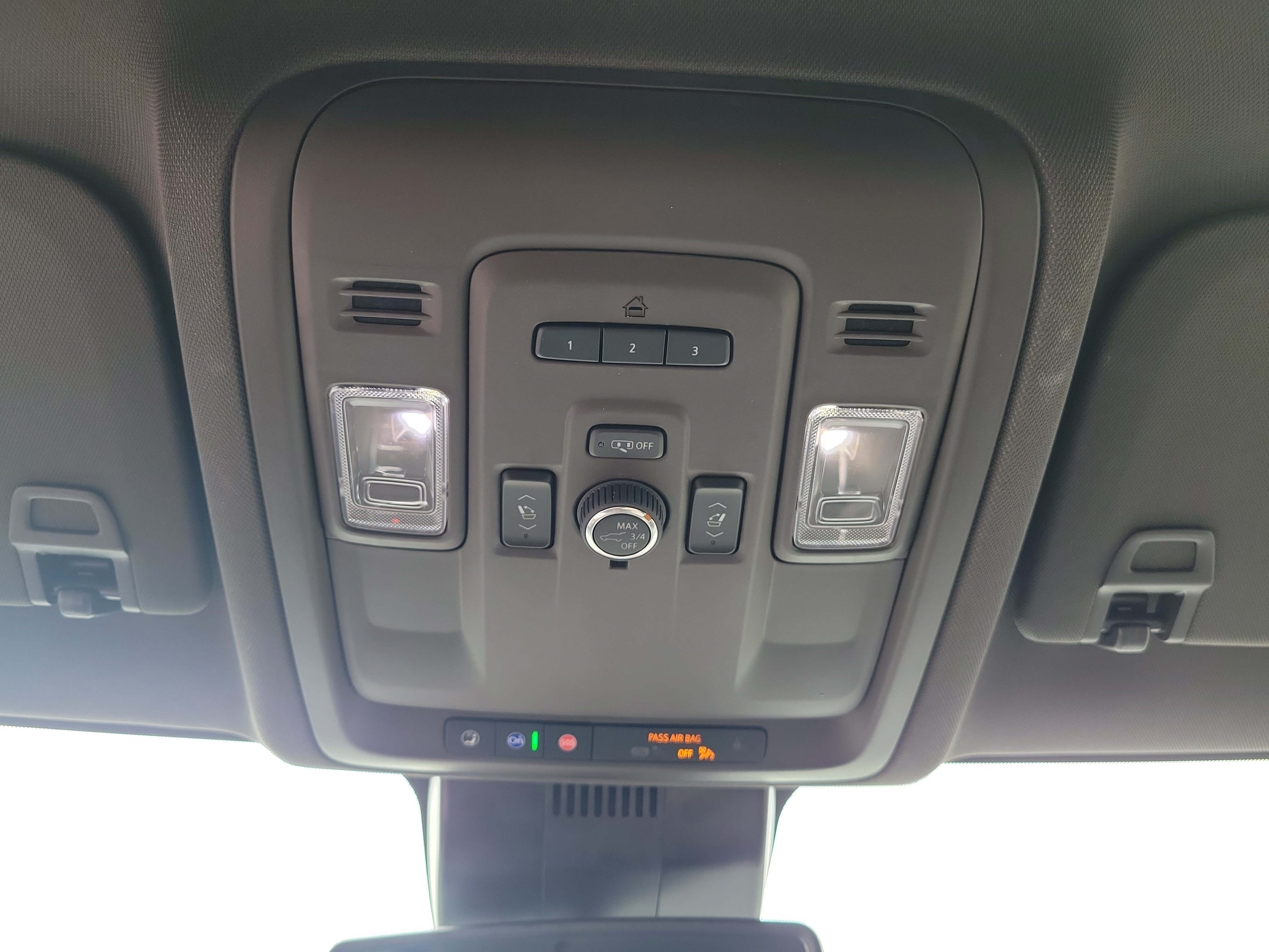 Used 2024 GMC Yukon XL SLT w/ SLT Luxury Package AWD/4WD image 32