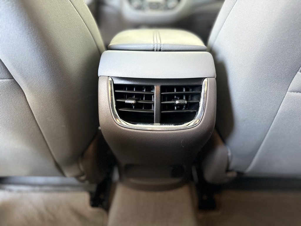Used 2024 Chevrolet Malibu LT image 37