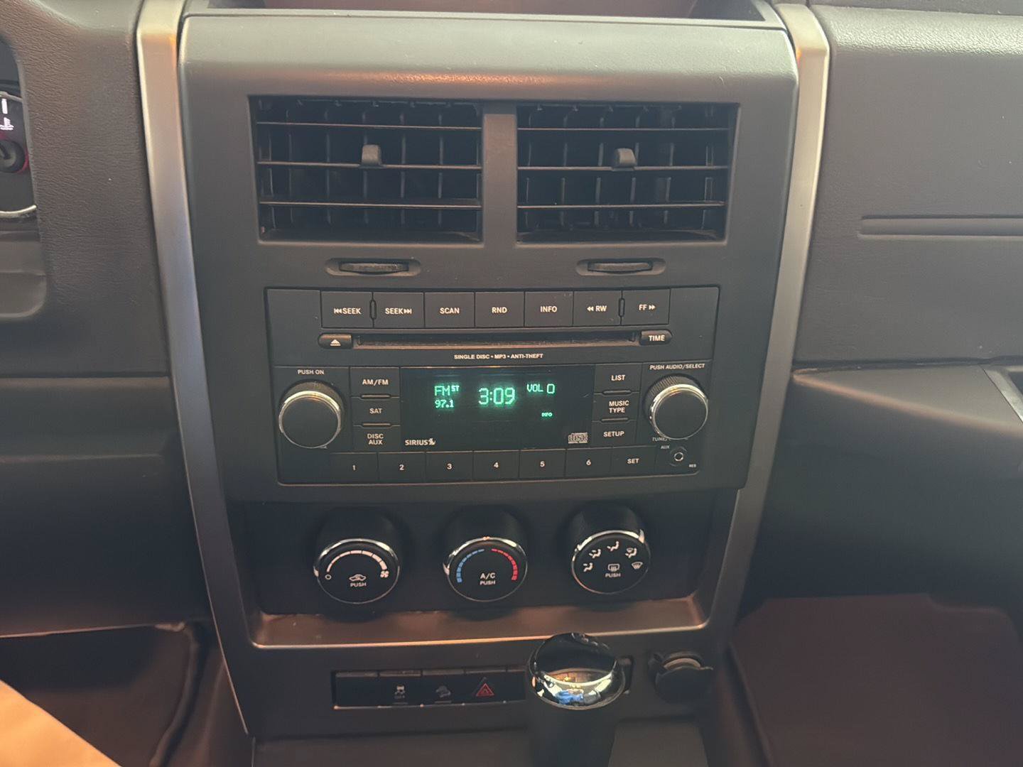Used 2012 Jeep Liberty Sport AWD/4WD image 22