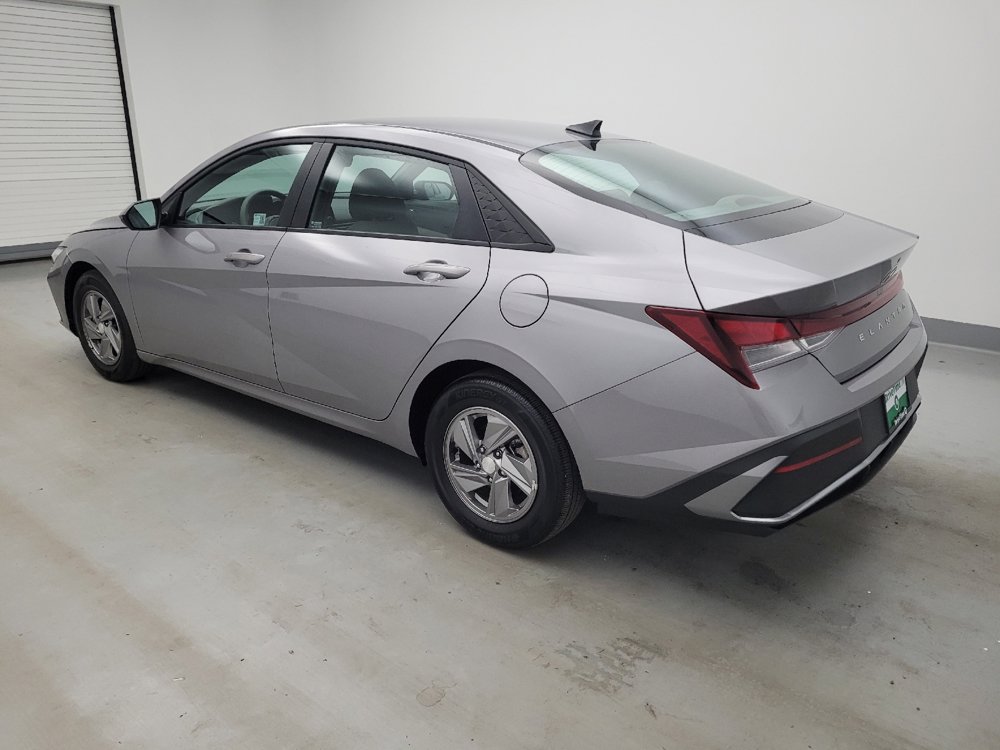 Used 2025 Hyundai Elantra SE FWD image 3