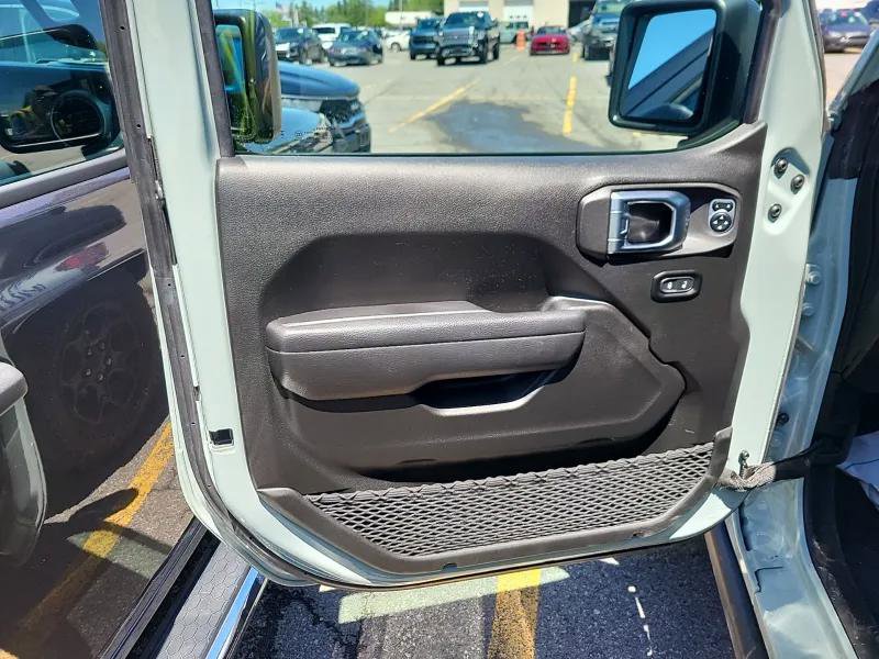 Used 2023 Jeep Wrangler Unlimited w/ Cold Weather Group AWD/4WD image 6