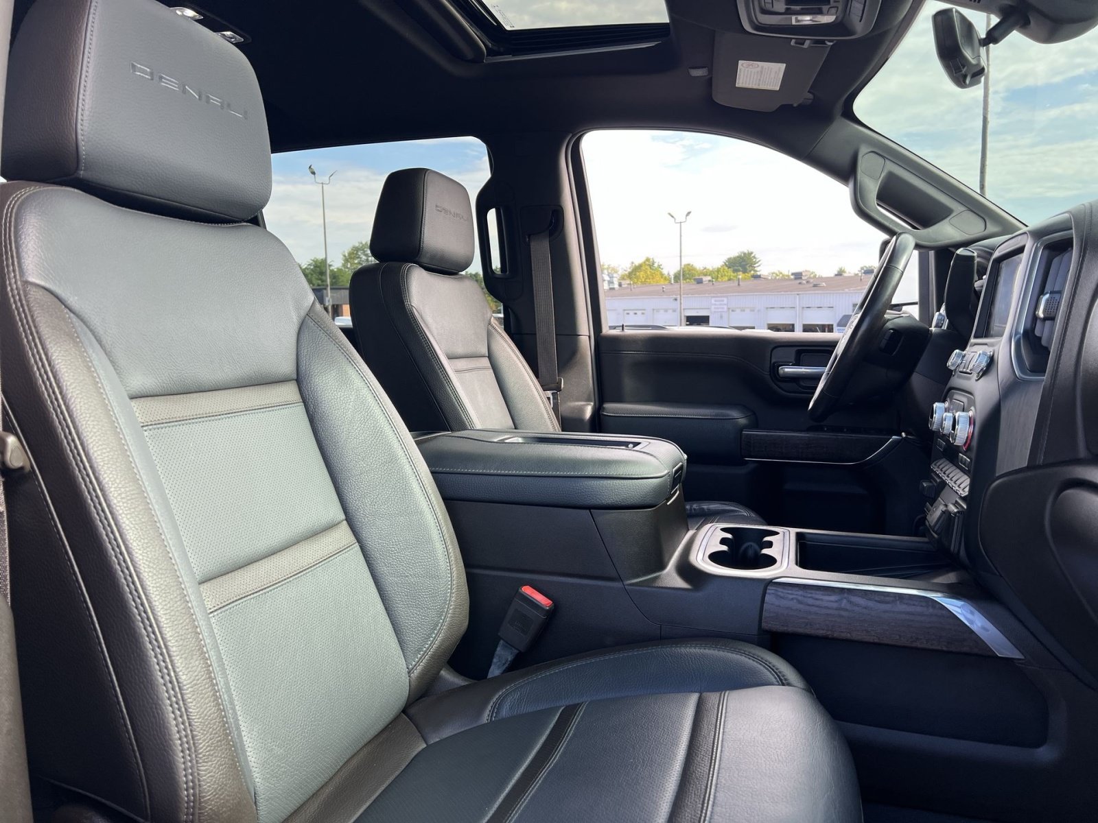 Used 2022 GMC Sierra 2500 Denali w/ Denali Ultimate Package AWD/4WD image 26