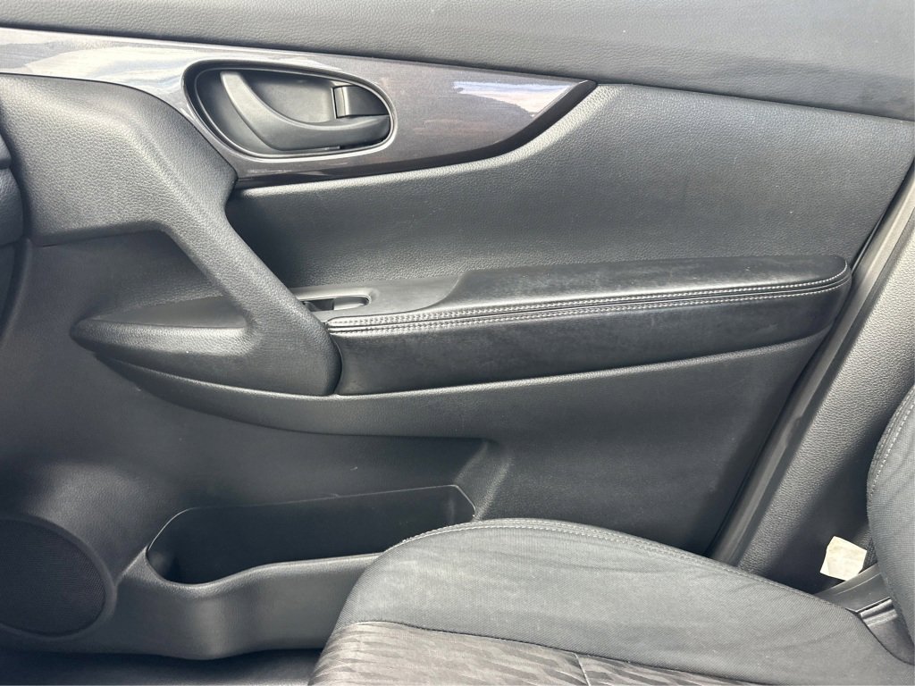 Used 2019 Nissan Rogue S image 29