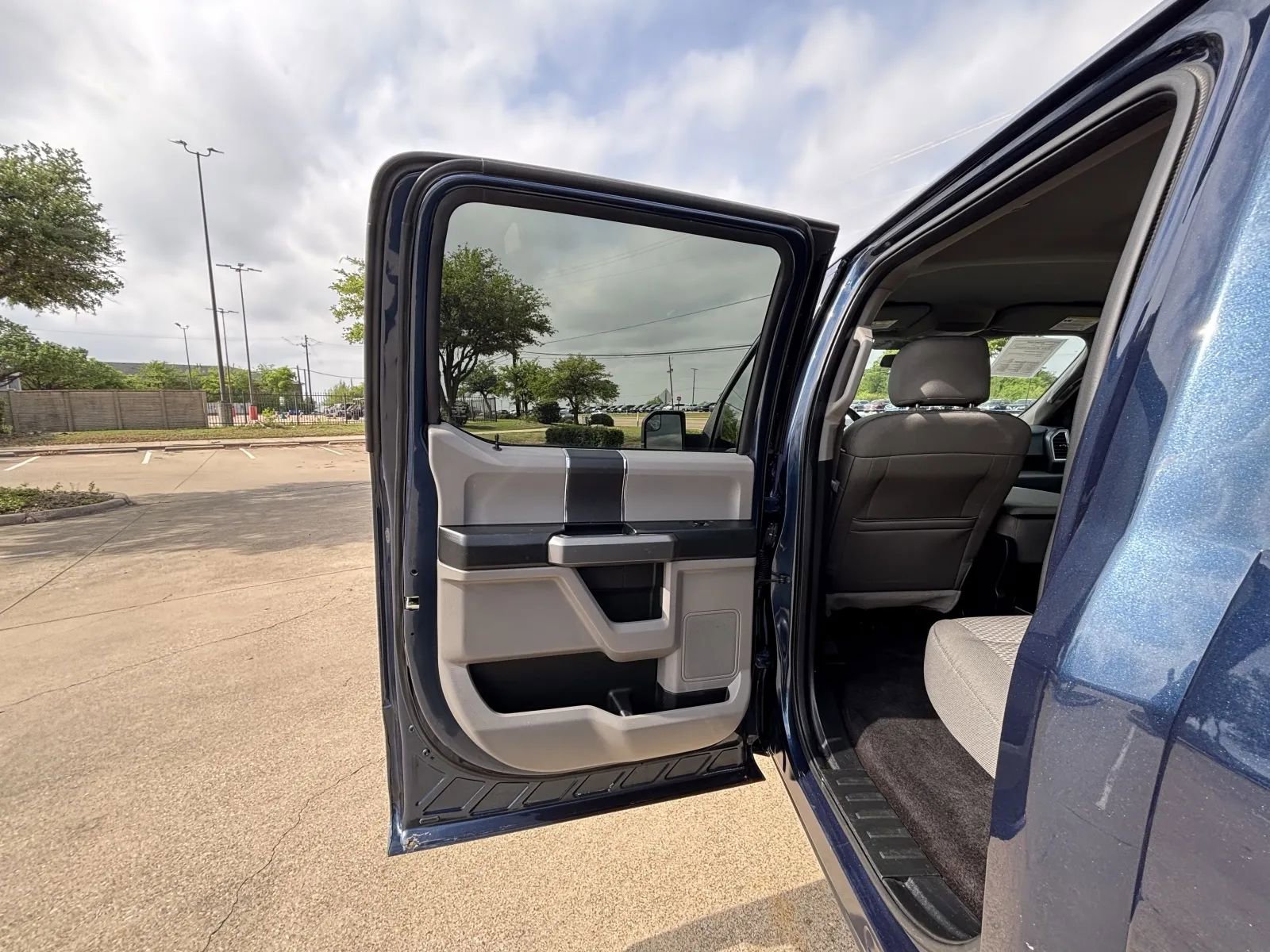 Used 2016 Ford F150 XLT AWD/4WD image 21