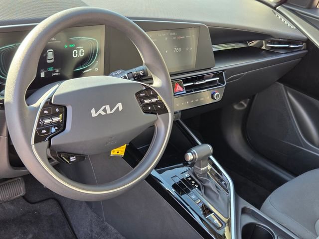 Used 2025 Kia Niro LX image 9