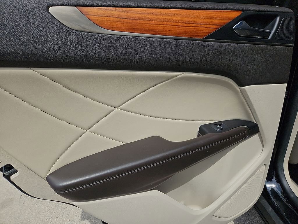 Used 2018 Lincoln MKC Select w/ Select Plus Package image 18