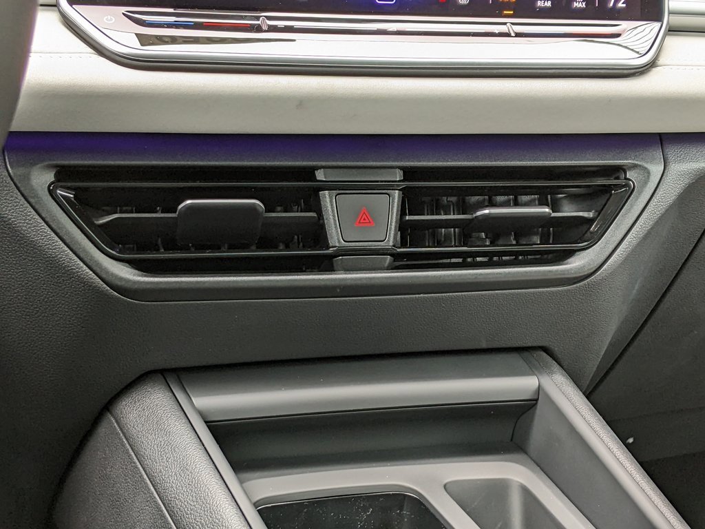 New 2025 Volkswagen Tiguan SE image 18