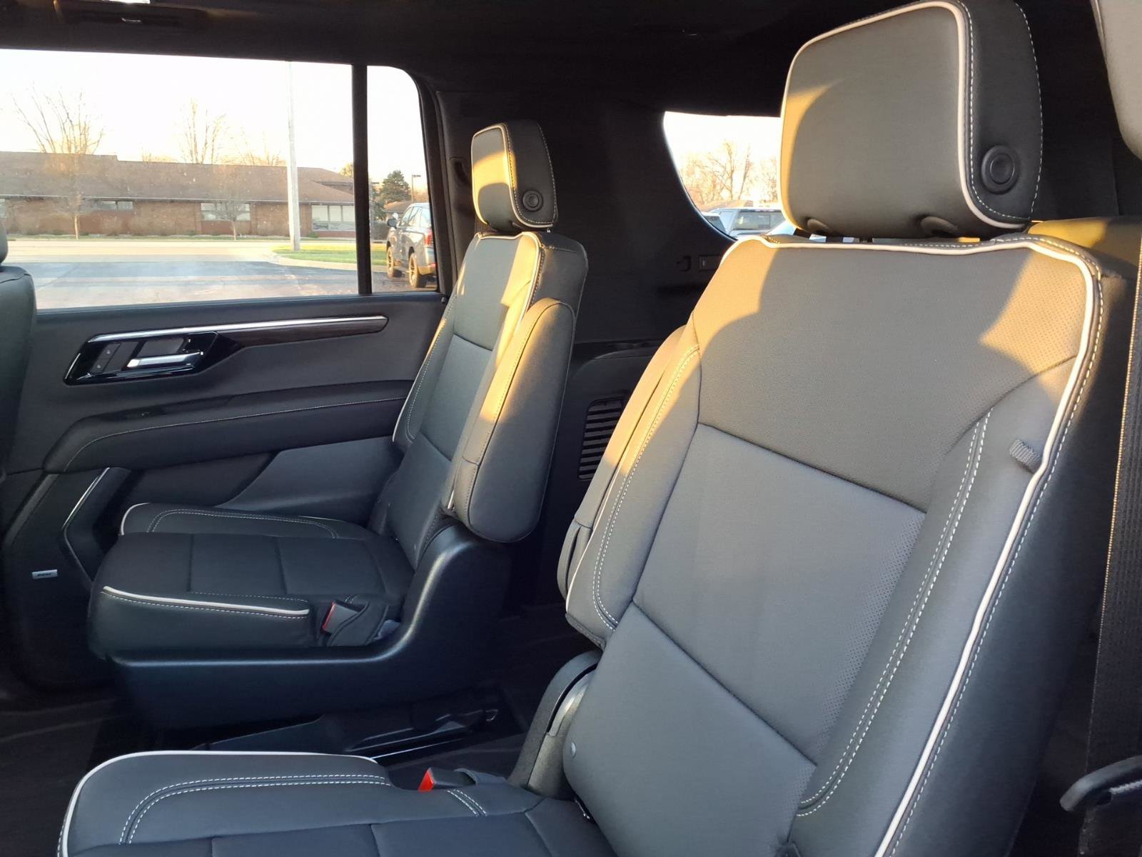 New 2026 Chevrolet Suburban Premier w/ Sun And Tow Package AWD/4WD image 10
