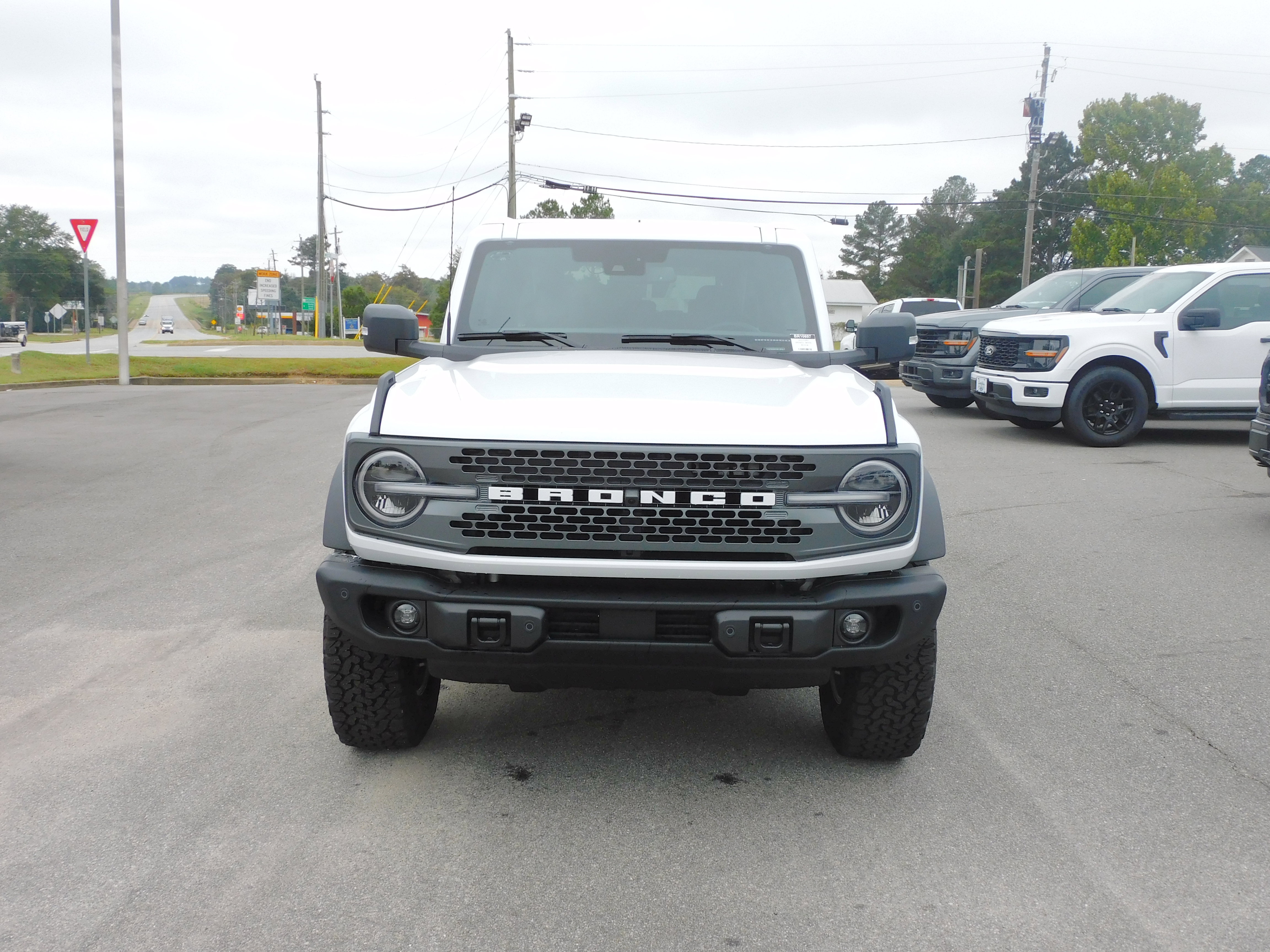 New 2025 Ford Bronco Badlands image 3