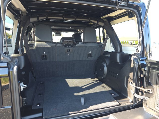 Used 2026 Jeep Wrangler Unlimited Rubicon AWD/4WD image 27