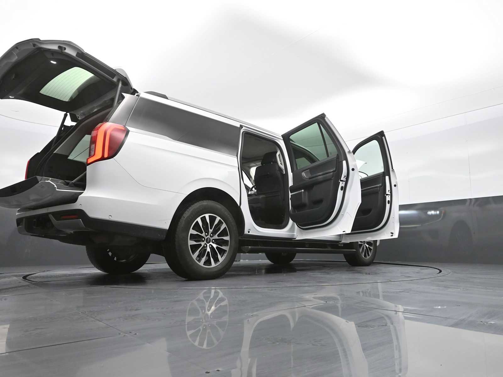 Used 2025 Ford Expedition Max Platinum AWD/4WD image 48